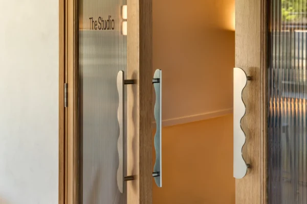 Commercial Fit-Out - Glow circuit by Alldin